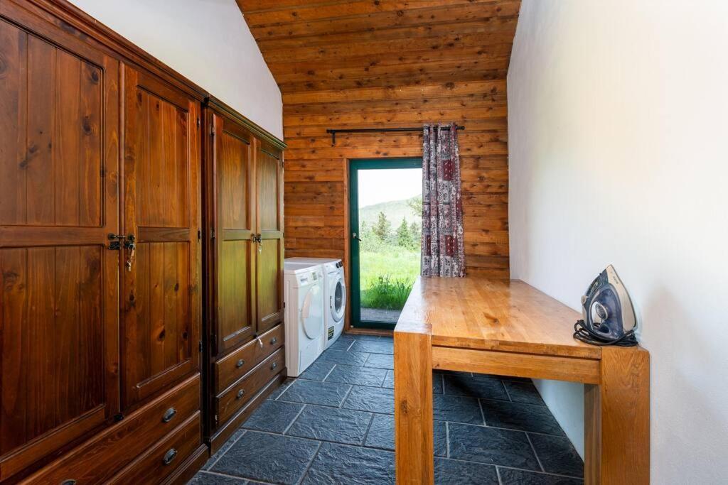 Heather Lodge With Sea And Mountain Views Leenaun Exterior foto